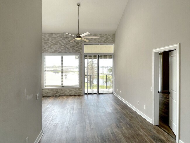 415 Laurel Cove Way in Winter Haven, FL - Building Photo - Building Photo