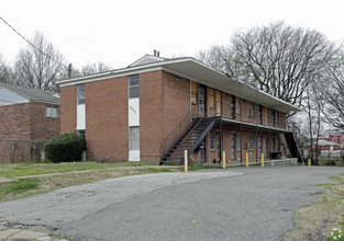 Wellington Apartments in Memphis, TN - Building Photo - Building Photo