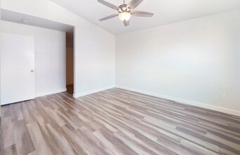 249 Delta Leaf Way in Sacramento, CA - Building Photo - Building Photo
