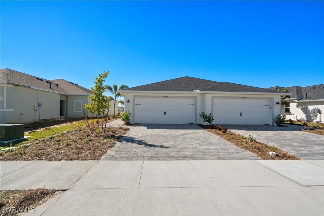 17820 Palmetto Pass Ln in Punta Gorda, FL - Building Photo