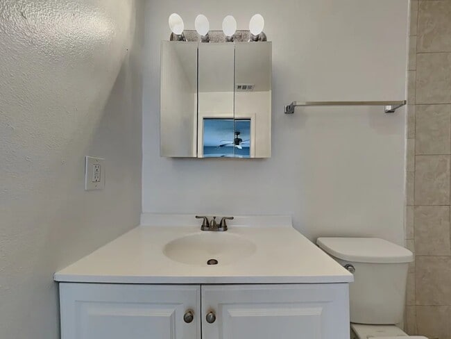 1041 Bridlewood Way in Brandon, FL - Building Photo - Building Photo