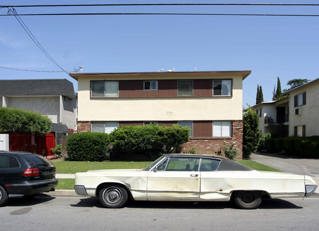 13951 Bessemer St in Van Nuys, CA - Building Photo - Building Photo