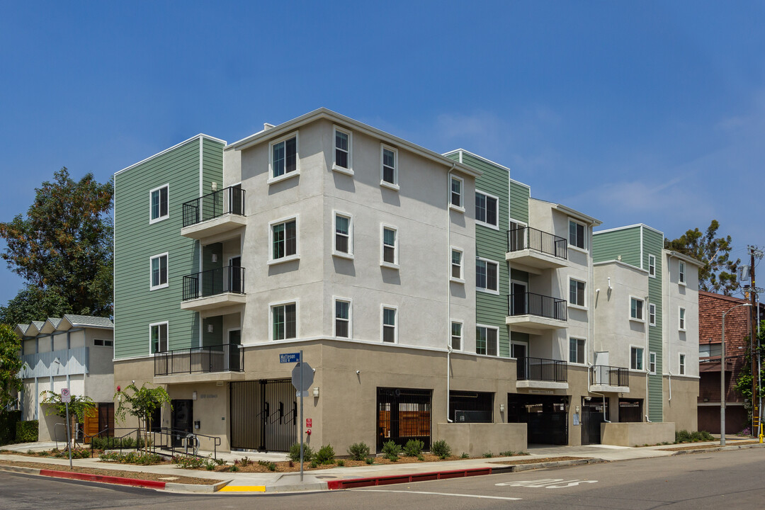 Matteson Court Apartments in Los Angeles, CA - Building Photo