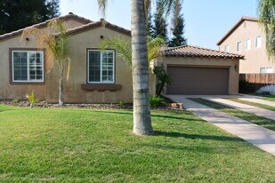 4419 W Prospect Ave in Visalia, CA - Building Photo