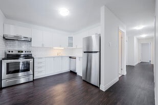 Maplewood Court in Peterborough, ON - Building Photo