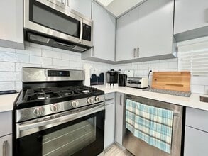1616 W 208th St, Unit E in Torrance, CA - Foto de edificio - Building Photo