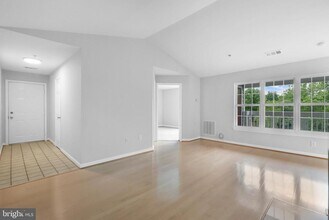 511 Constellation Square SE in Leesburg, VA - Building Photo - Building Photo
