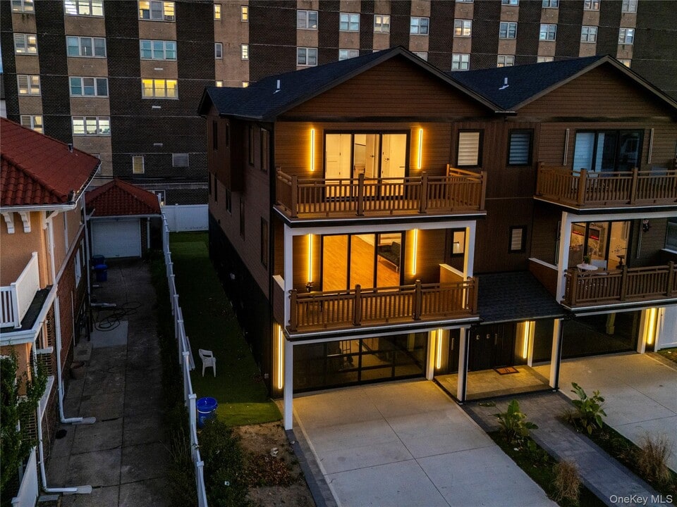 622 W Penn St in Long Beach, NY - Building Photo