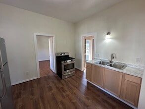 321 E Meinecke Ave in Milwaukee, WI - Building Photo - Building Photo