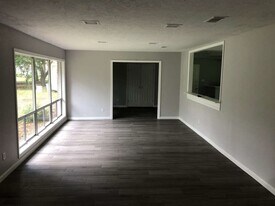 3515 Elm Dr in Dickinson, TX - Building Photo