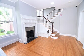 137 Deer Hill Ave in Danbury, CT - Building Photo - Building Photo