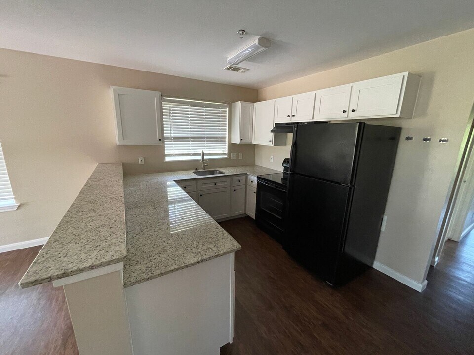 413 Lion Dr, Unit ALL in Leander, TX - Foto de edificio