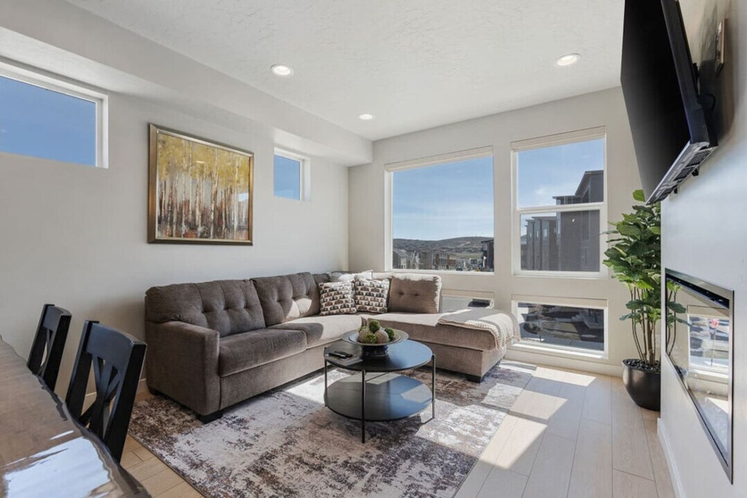 6727 Purple Poppy Ln in Park City, UT - Building Photo
