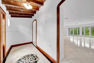 6501 SW 65th Terrace in Miami, FL - Building Photo - Building Photo