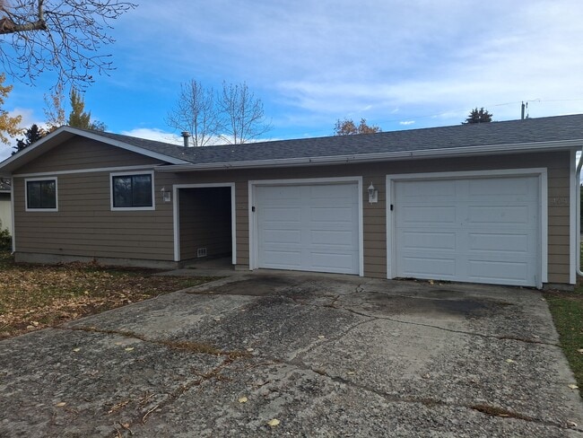 property at 402 N 19th Ave