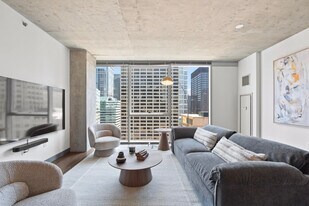 215 W Lake St in Chicago, IL - Building Photo