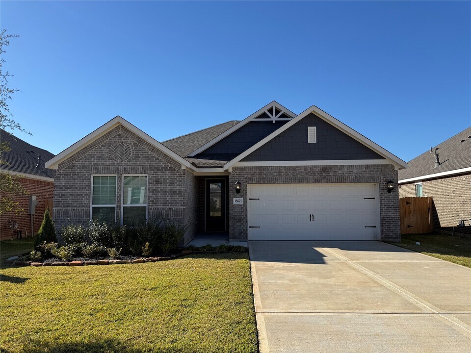 15671 Honey Cv Dr in Conroe, TX - Building Photo