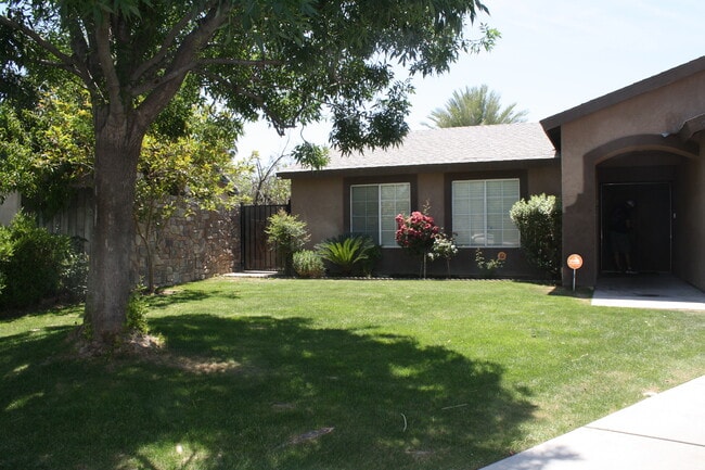 2119 Foxglove Ct in Bakersfield, CA - Building Photo - Building Photo