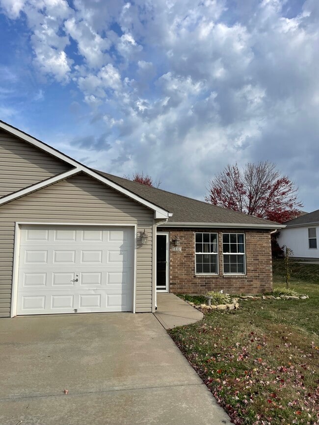 property at 103 SW Rock Garden Ln