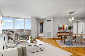 807 Davis St in Evanston, IL - Building Photo - Building Photo