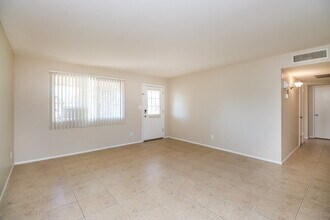 3039 S Kenneth Pl in Tempe, AZ - Foto de edificio - Building Photo