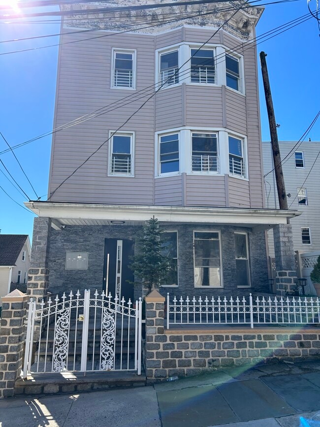 118 Convent Pl, Unit #3