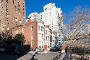 3 Riverview Ter in New York, NY - Building Photo