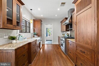200 Summers Dr in Alexandria, VA - Building Photo - Building Photo