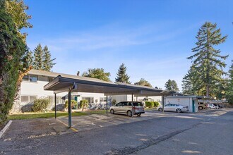 Green Tree Apartments in Portland, OR - Foto de edificio - Building Photo
