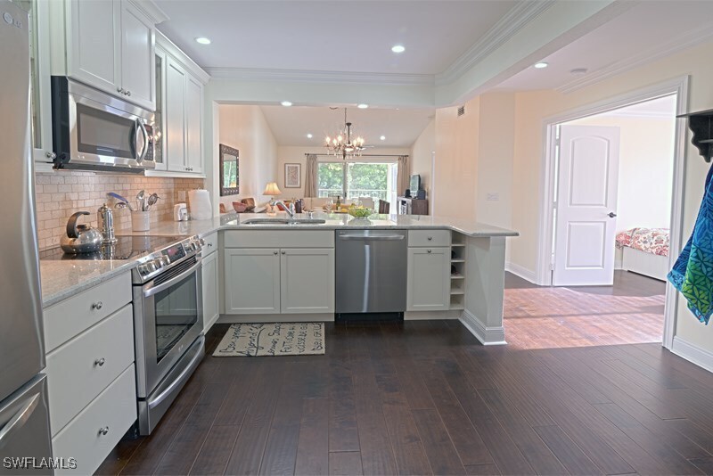 7778 Emerald Cir in Naples, FL - Building Photo