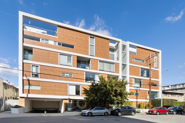 6735 Yucca St, Unit 508 in Los Angeles, CA - Foto de edificio - Building Photo