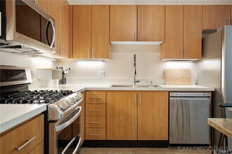 525 11th Ave in San Diego, CA - Building Photo - Building Photo