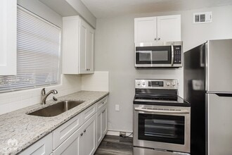 1826 45th St S in St. Petersburg, FL - Foto de edificio - Building Photo