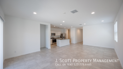 8222 W Clemente Wy in Florence, AZ - Building Photo - Building Photo
