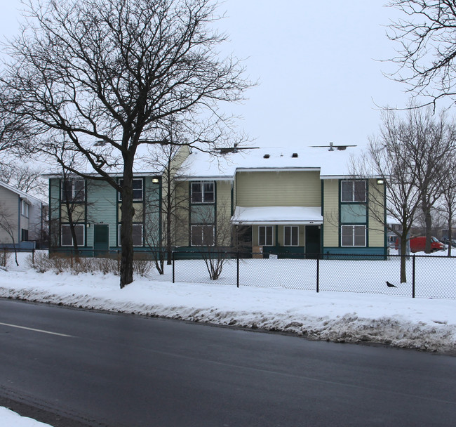 McKinney Manor in Syracuse, NY - Foto de edificio - Building Photo