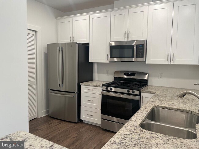 826 Stiller Ln in Monroe Township, NJ - Building Photo - Building Photo