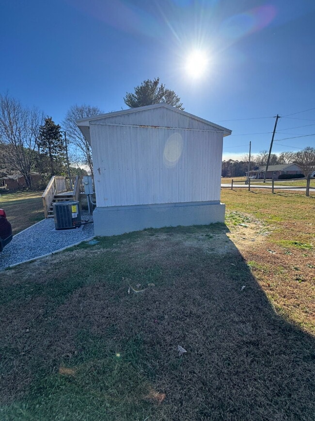 40 Friendly Cir in Hendersonville, NC - Building Photo - Building Photo