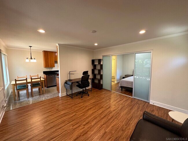 8521 Villa La Jolla Dr-Unit -A in San Diego, CA - Building Photo - Building Photo