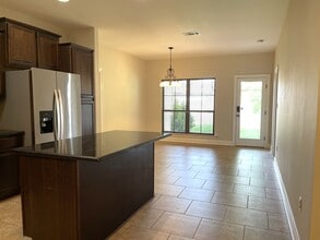 4422 Bay View Dr in Marrero, LA - Foto de edificio - Building Photo