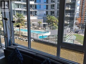 68 Smithe St in Vancouver, BC - Building Photo - Building Photo