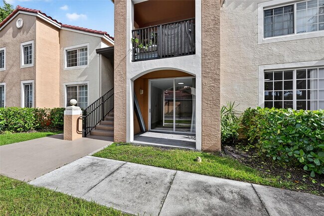 2011 Renaissance Blvd in Miramar, FL - Building Photo - Building Photo