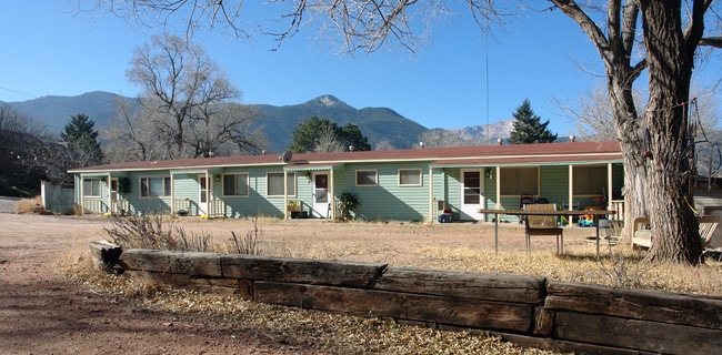 111 Crystal Park Rd in Manitou Springs, CO - Building Photo - Building Photo