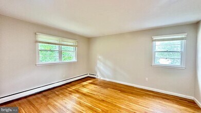 396 Riverside Dr in Princeton, NJ - Building Photo - Building Photo