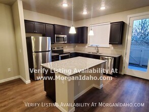 360 N Tessa Ln in Meridian, ID - Building Photo - Building Photo