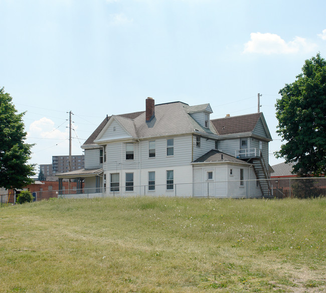 24 N Union St in Akron, OH - Building Photo - Building Photo