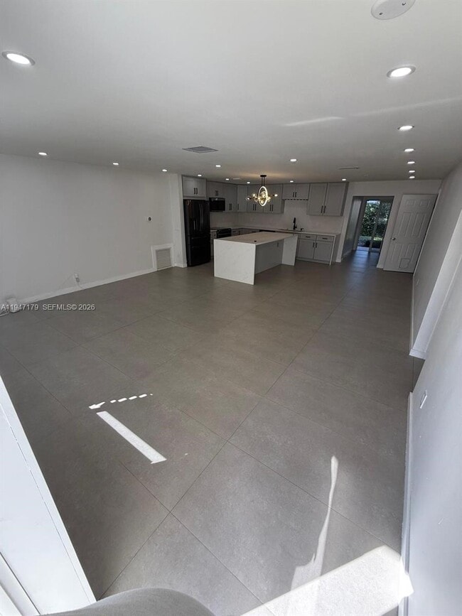 6891 Scott St in Hollywood, FL - Building Photo - Building Photo