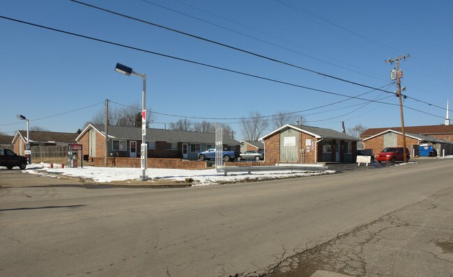 Holly Terrace in South Point, OH - Foto de edificio - Building Photo