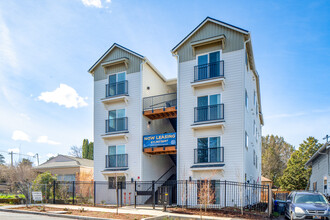 107th Apartments in Portland, OR - Foto de edificio - Building Photo