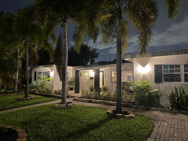 421 NW 39th St in Oakland Park, FL - Building Photo - Building Photo