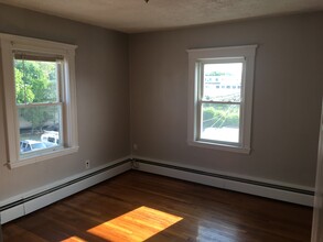 180 Lexington St in Waltham, MA - Building Photo - Building Photo